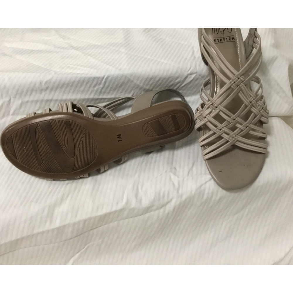 Womens sandals tan size 7.5M